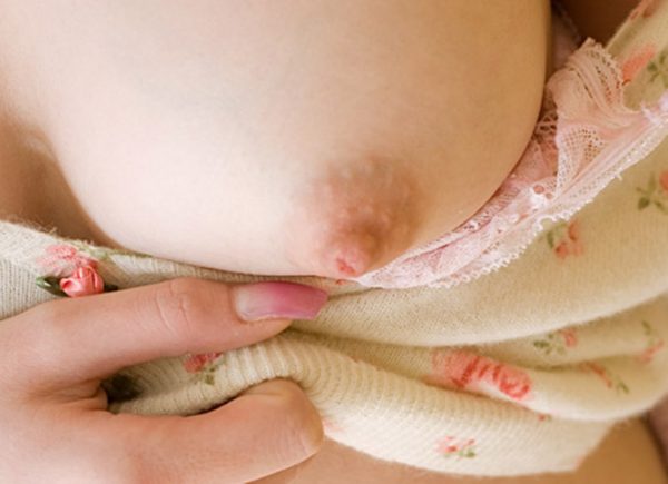 乳首乳輪乳房美乳エロ画像