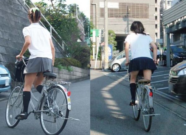 JKパンチラ自転車エロ画像