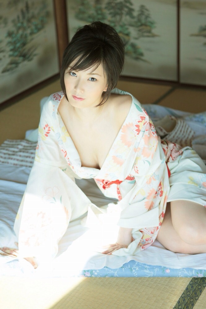 和服を着崩した日本人女性のエロさは最高ですなぁっていう浴衣や着物の着エロ画像