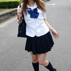 グラドルやav女優によるjk制服コスプレ画像 オッパイやオマンコが露出した画像では無いが