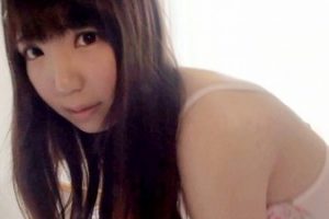 清楚で可愛らしい美女である19歳の紗希ちゃんのエロ画像！スレンダーなボディーに小ぶりなちっぱいとピンクの下着がなんとも可愛らしくて興奮しますｗｗｗ